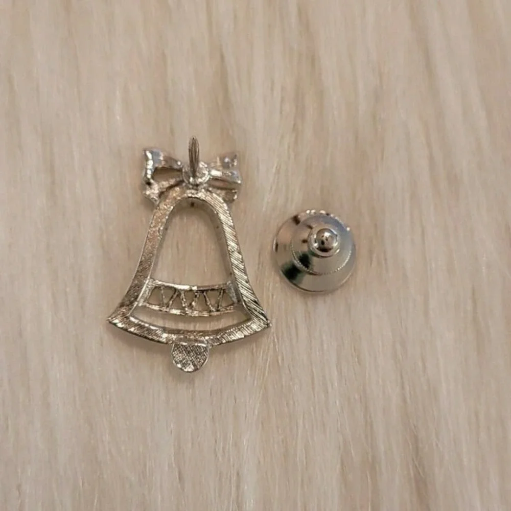 Vintage Avon Christmas Bell Pin Silver Tone Metal Holidays MCM Modernist 5972